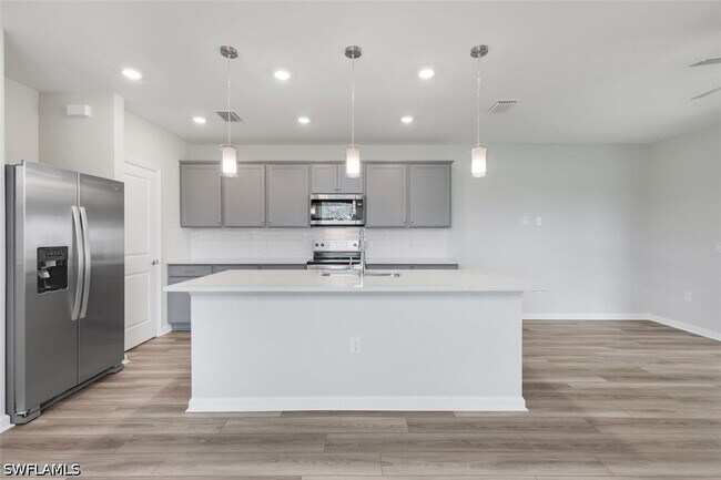 Building Photo - 27907 Radiant Ct