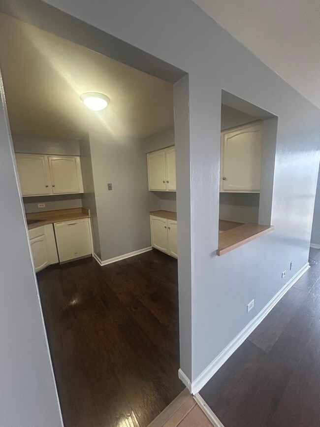 Building Photo - 169 S Gregory St