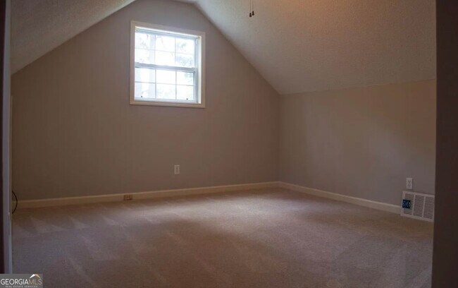 Building Photo - 1080 Maple Cir