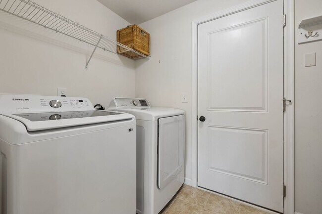 Building Photo - Charming and move-in ready 3-bedroom, 2.5-bath home