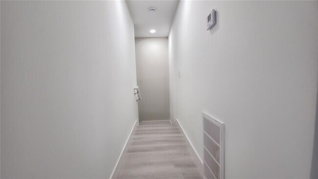 Building Photo - 5039 N Beach Rd