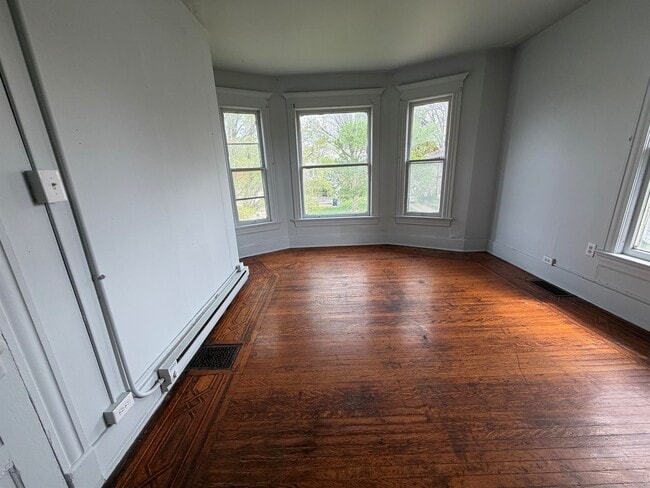 Building Photo - 1218-2S Walnut-