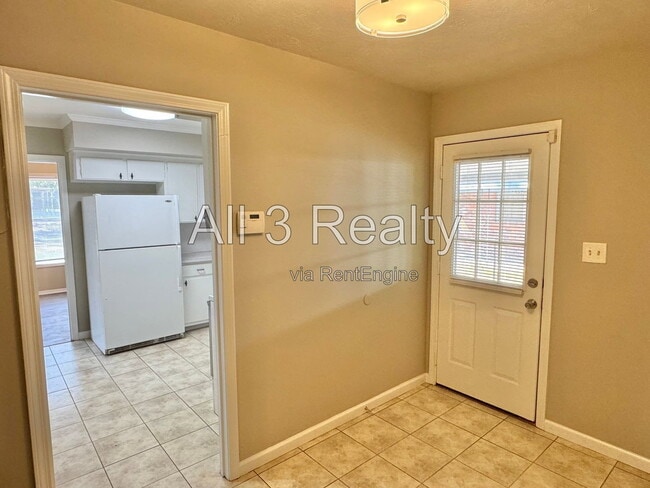 Building Photo - 176 Scenic Dr