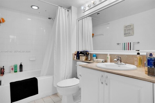 Building Photo - 1155 Brickell Bay Dr