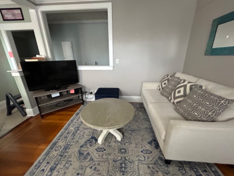 Building Photo - 23 Bedlow Ave