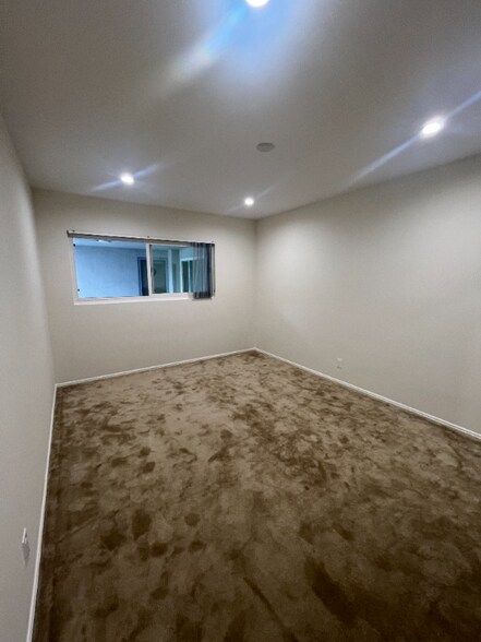 Building Photo - 251 N El Molino Ave