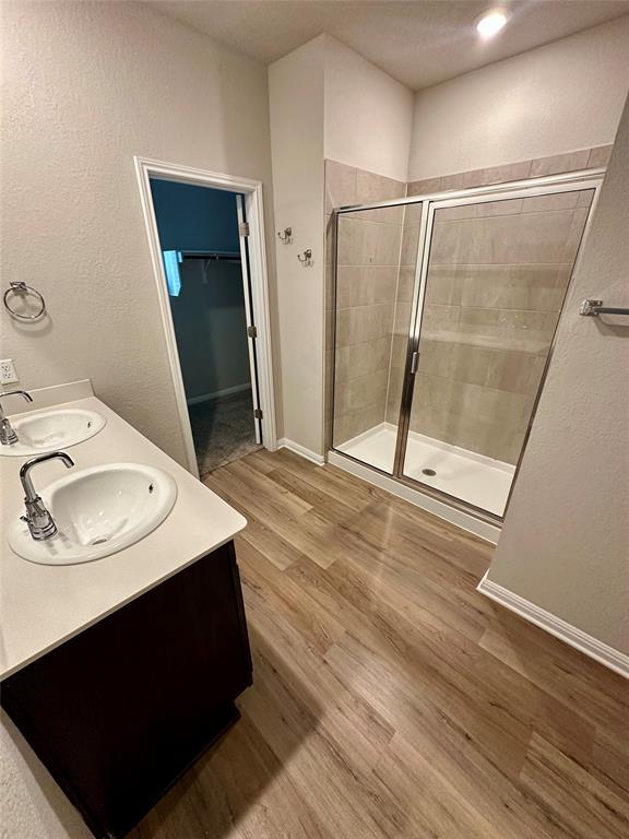 Building Photo - 906 Main St