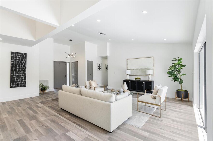 Building Photo - 4920 NW 83rd Ter