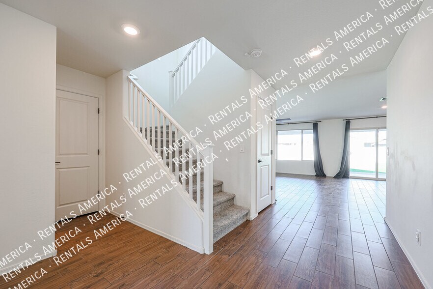 Building Photo - 12620 W Glenn Dr