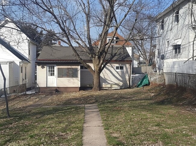 Building Photo - 222 Rosehill Ave
