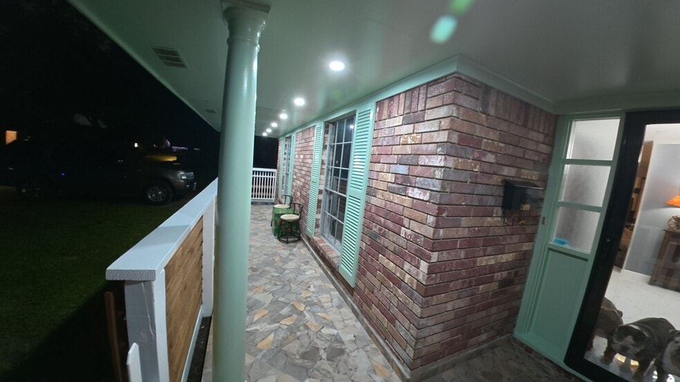 Building Photo - 2009 S Memorial Ct