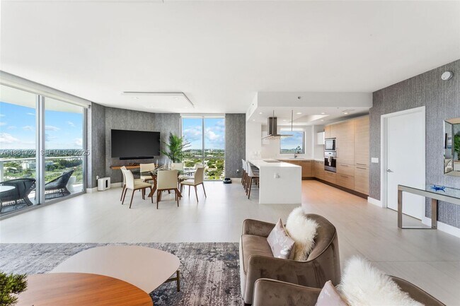 Building Photo - 17111 Biscayne Blvd