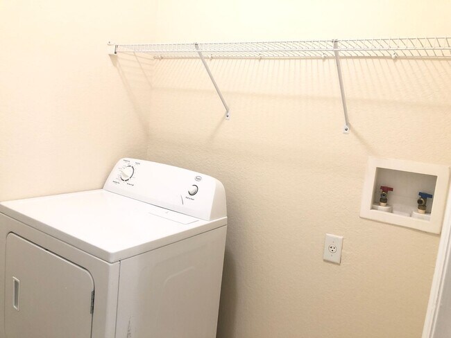 Building Photo - MOVE IN OCTOBER! 3rd floor 3BR/2BA Condo -...