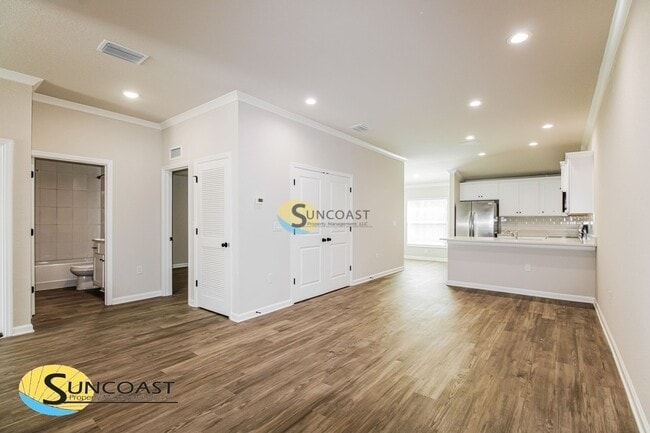 Building Photo - 6040 W Oak Park Blvd