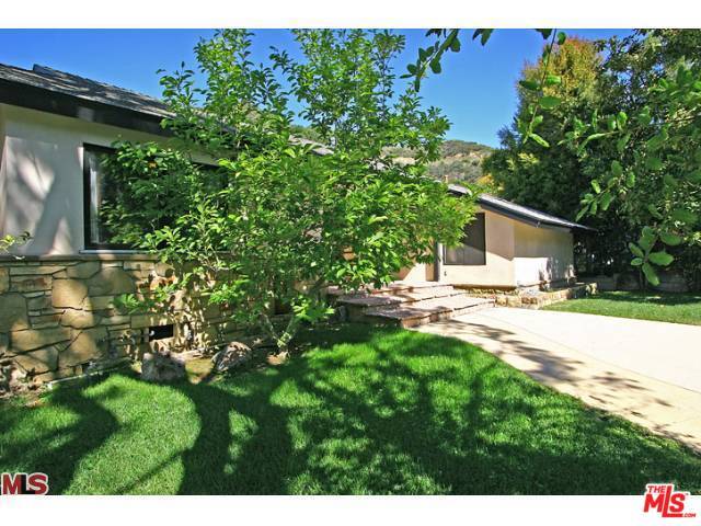 Building Photo - 2001 Coldwater Canyon Dr