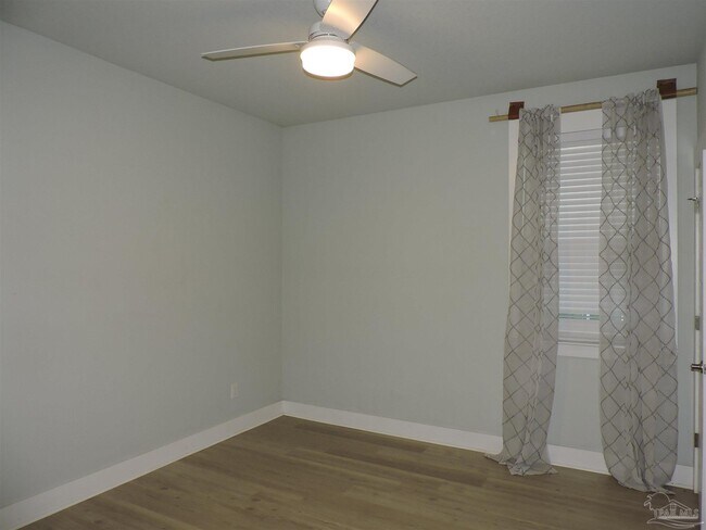 Building Photo - 1058 W Brainerd St