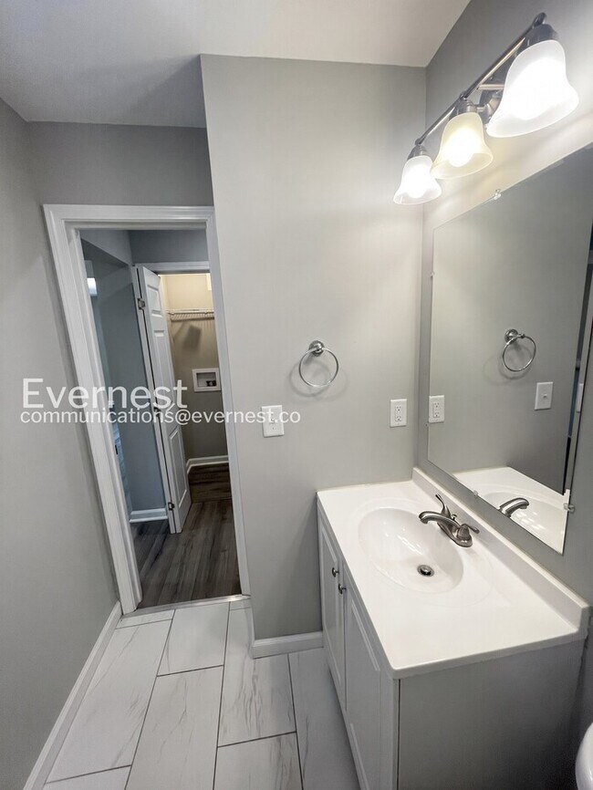 Building Photo - **Move in special**Charming 3-Bedroom Home with Modern Amenities and Prime Location / Available N...