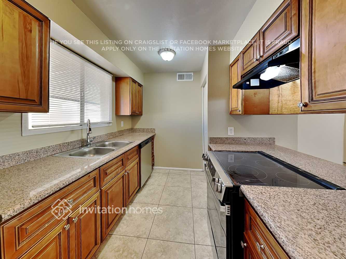 Building Photo - 1319 S Pomeroy