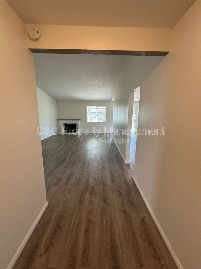 Building Photo - 823 Aspen St