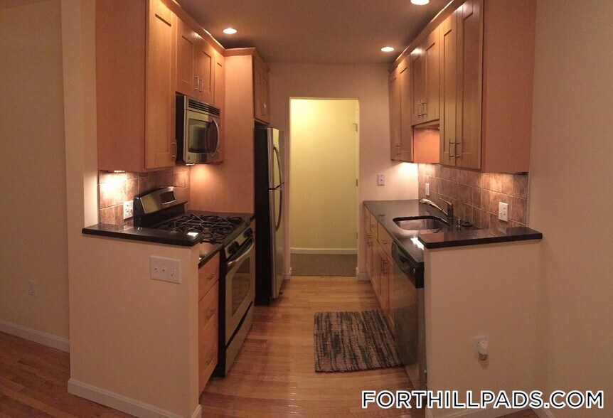 Building Photo - 66 St James St