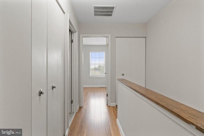 Building Photo - 1004 Dartmouth Glen Way