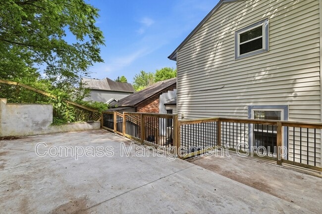 Building Photo - 7668 Chatham Cir NW
