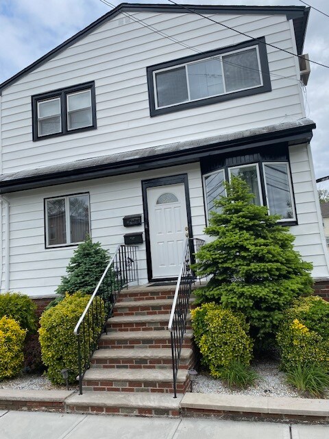 Primary Photo - 726 Golden Ave