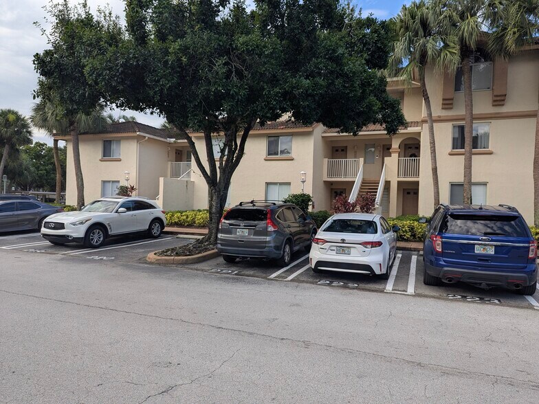 Building Photo - 18203 Glenmoor Dr