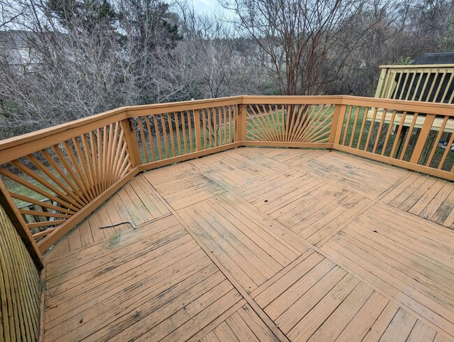 Building Photo - Townhome in *OAKDALE school district* ready for you now!