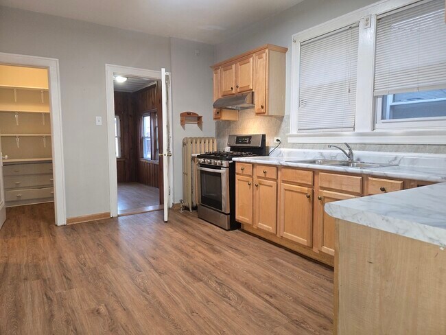 Building Photo - 3141 N Luna Ave
