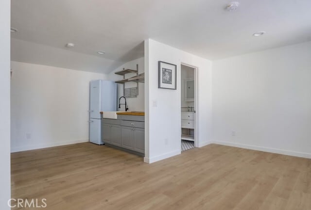 Building Photo - 554 S Lemon St