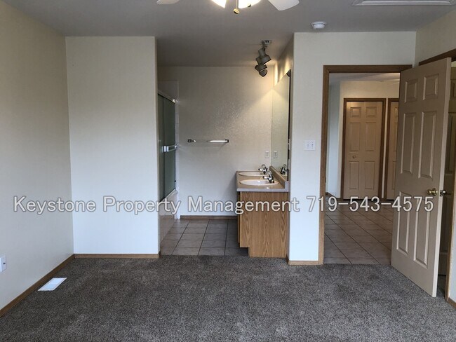 Building Photo - 377 - 379 W. Buttercup Way