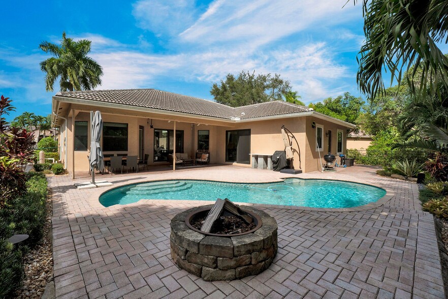 Building Photo - 5718 NW 50th Dr