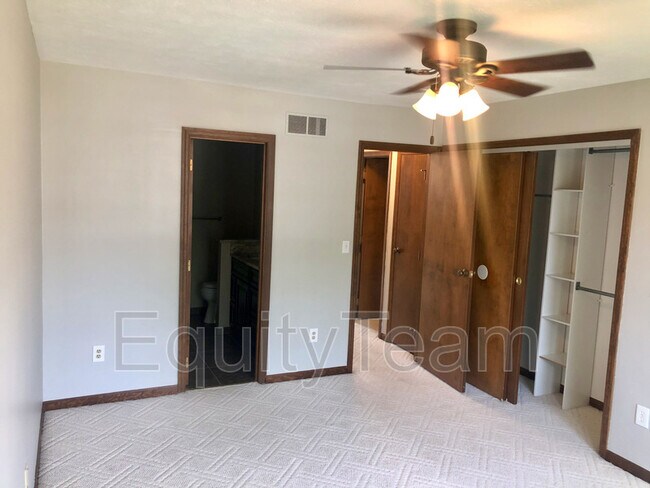 Building Photo - 7404 Timberview Dr