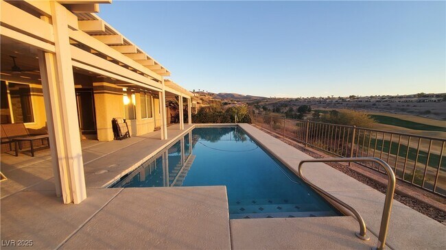 Building Photo - 2106 Dipinto Ave