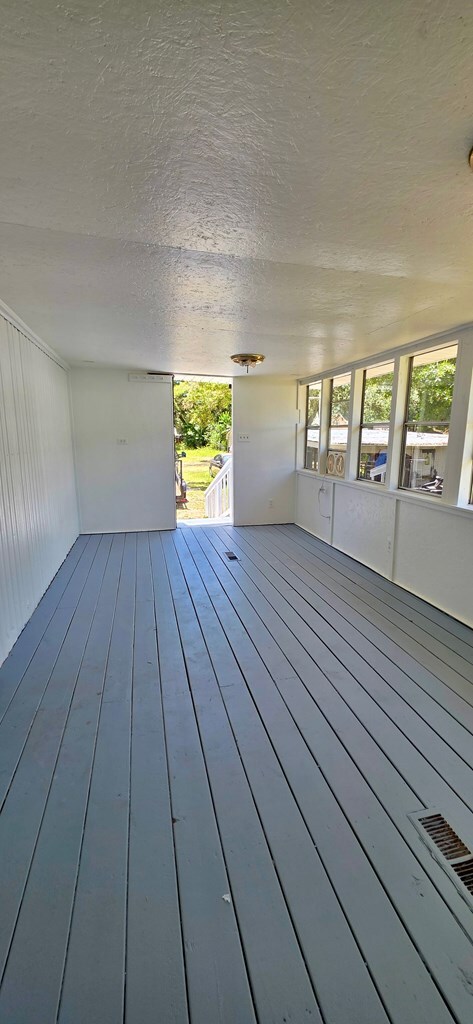 Building Photo - 164 N Duck Ave