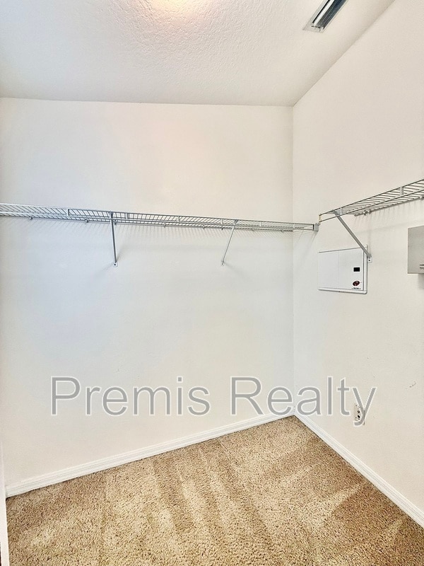 Building Photo - 2043 Strathmill Dr