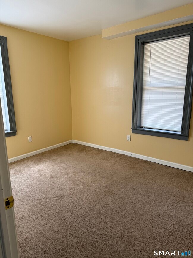 Building Photo - 152 Scott St