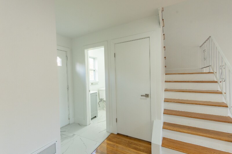 Building Photo - 505 Adams Ln