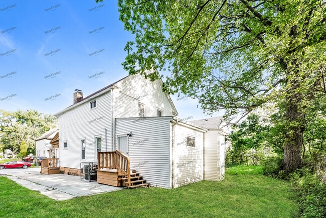Building Photo - 2253 E 74th St