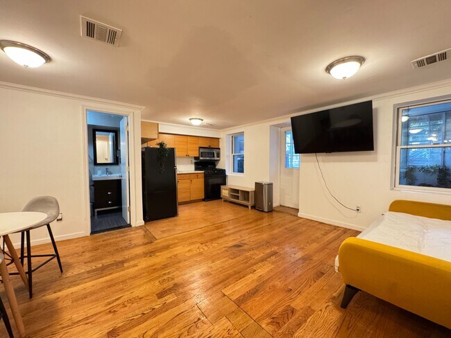 Building Photo - 19th Street