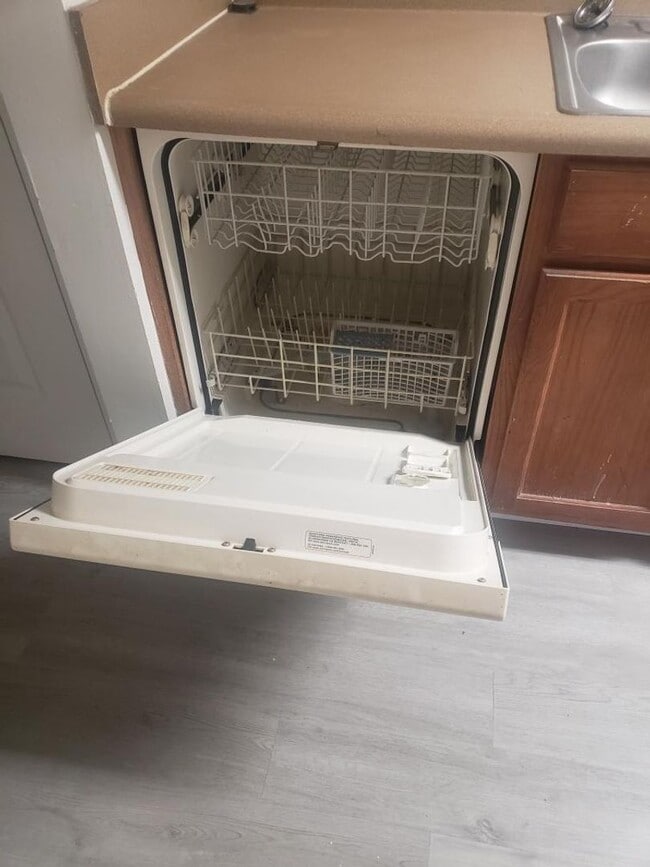 Building Photo - The Pointe