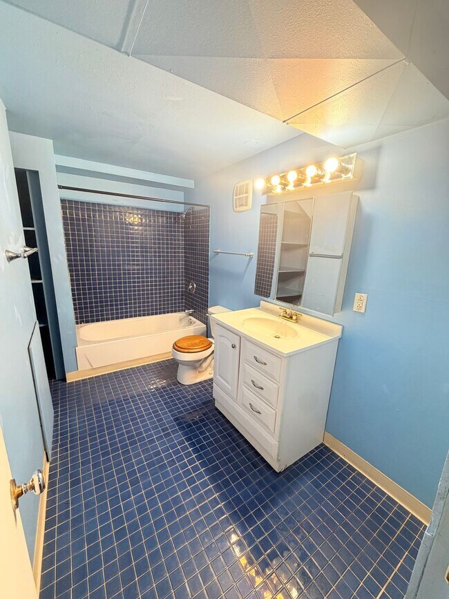 Building Photo - 2515 N Upriver Ct