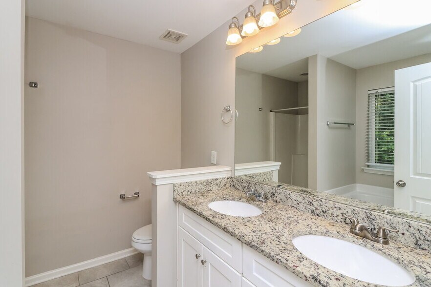 Building Photo - 580 Fieldcrest Dr