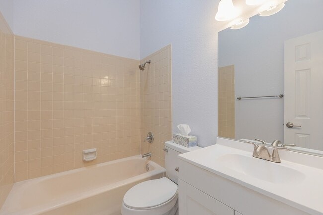 Building Photo - Comfortable 2 Bed 2 Bath - Pet Friendly & New Amenities!