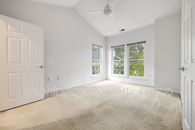 Building Photo - 4144 Fountainside Ln