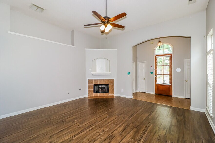 Building Photo - 7575 Glen Creek Ln