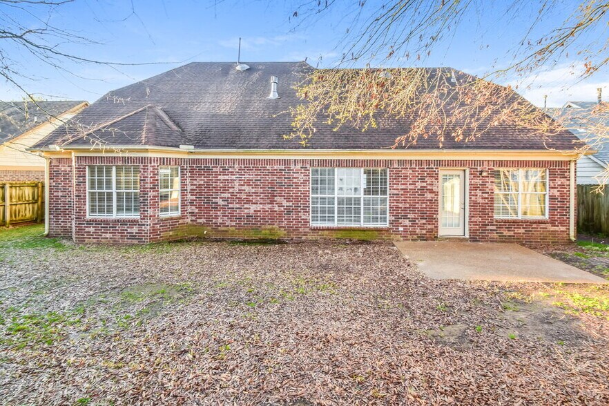 Building Photo - 10222 Green Moss Dr N