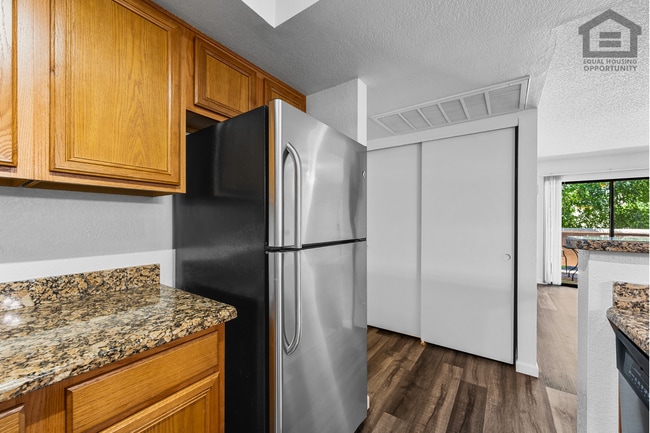 Building Photo - 2Bed/2Bath Condo at Thunderbird Rd/59th Ave! Ready for Immediate Move-In!