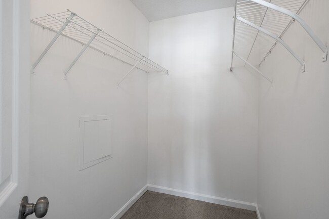Building Photo - Beautiful Upgraded Townhome!